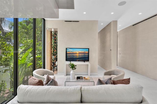 4504 Sheridan Ave, Miami Beach, FL 33140