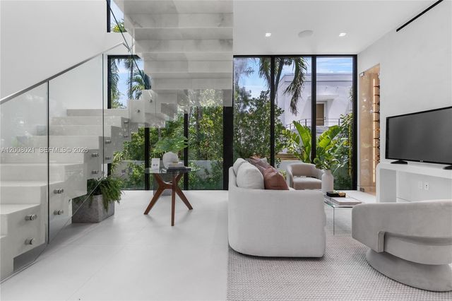4504 Sheridan Ave, Miami Beach, FL 33140