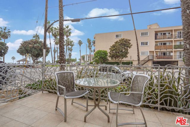 2101 Ocean Avenue 3, Santa Monica, CA 90405