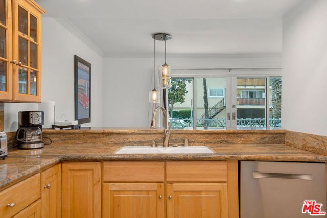 2101 Ocean Avenue 3, Santa Monica, CA 90405