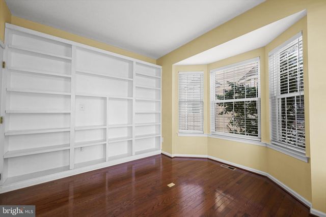 25186 JUSTICE DR, Chantilly, VA 20152