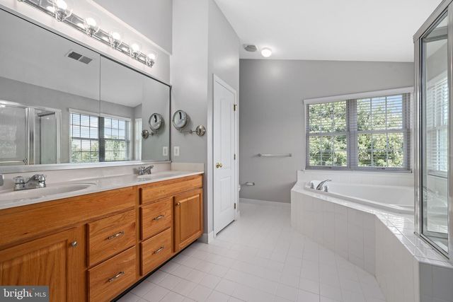 25186 JUSTICE DR, Chantilly, VA 20152
