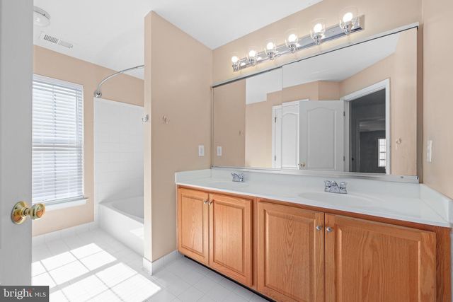 25186 JUSTICE DR, Chantilly, VA 20152
