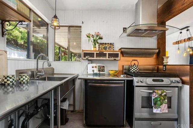 1529 Temple Heights Drive, Oceanside, CA 92056