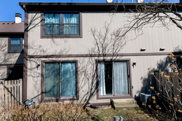 246 Shadowbend Drive, Wheeling, IL 60090