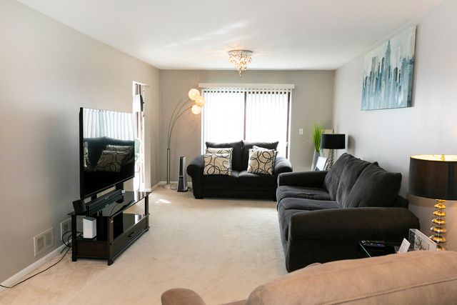 246 Shadowbend Drive, Wheeling, IL 60090