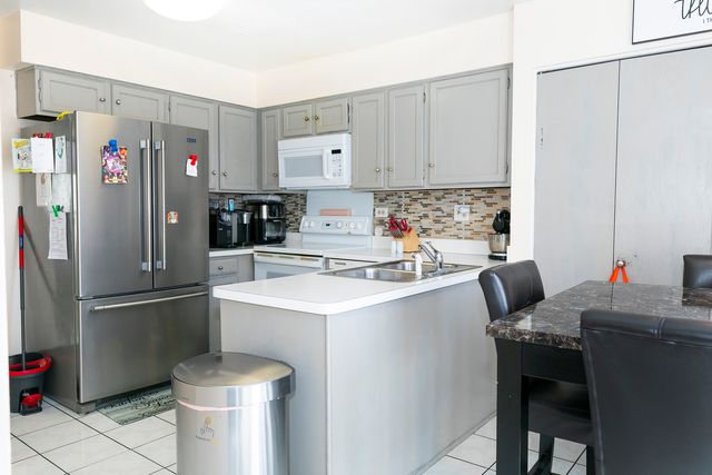 246 Shadowbend Drive, Wheeling, IL 60090