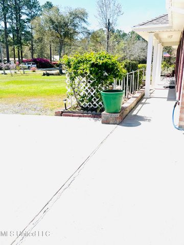 7216 W Larkin Place, Biloxi, MS 39532
