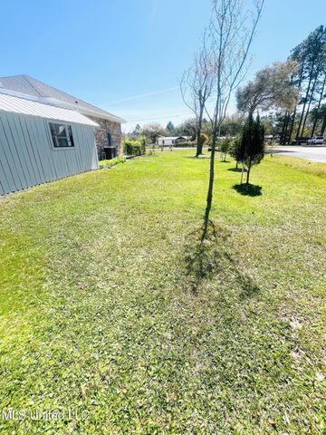 7216 W Larkin Place, Biloxi, MS 39532