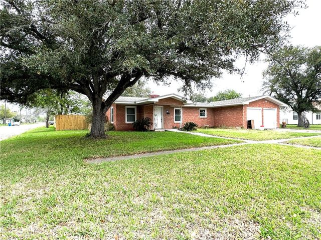 620 E Borden St, Sinton, TX 78387