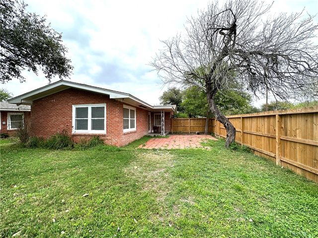 620 E Borden St, Sinton, TX 78387