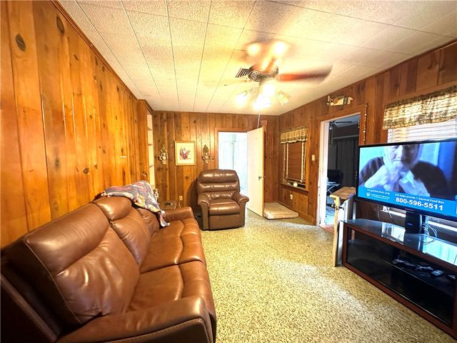 620 E Borden St, Sinton, TX 78387