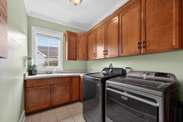 910 Freedom Circle, Sycamore, IL 60178