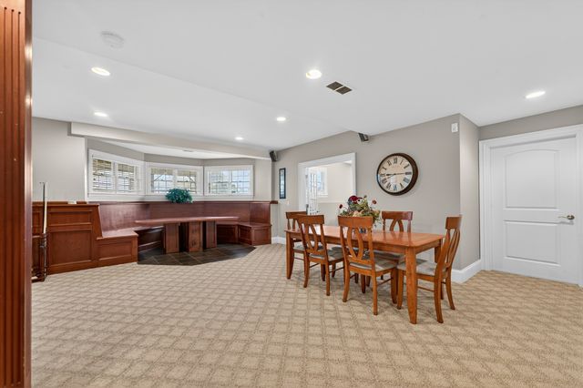 910 Freedom Circle, Sycamore, IL 60178