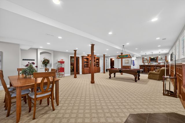 910 Freedom Circle, Sycamore, IL 60178
