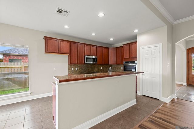 41206 Colonial Dr, Sorrento, LA 70778