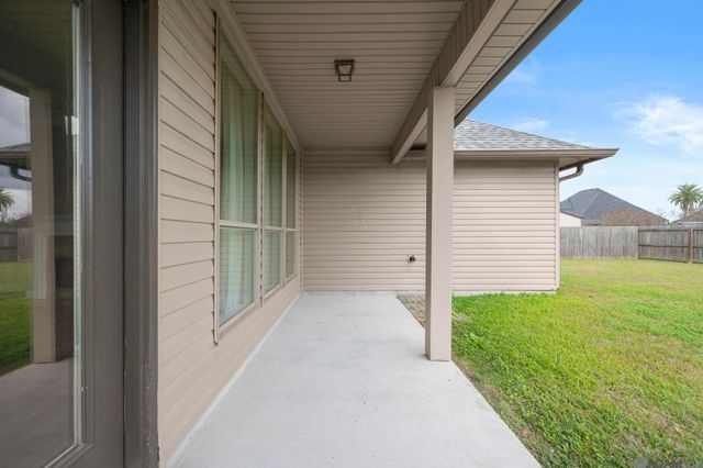 41206 Colonial Dr, Sorrento, LA 70778