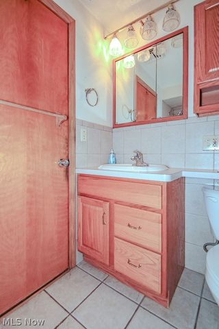 944 Larkridge Avenue, Youngstown, OH 44512