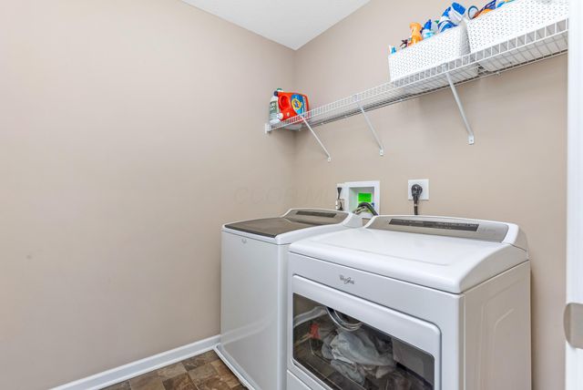 118 Stirling Way, Pataskala, OH 43062