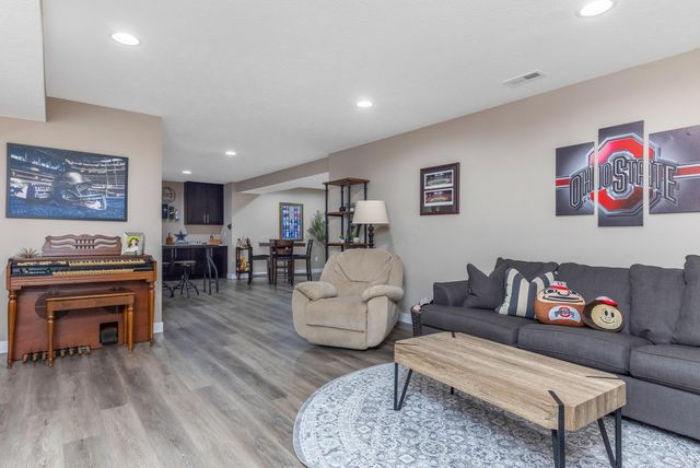 118 Stirling Way, Pataskala, OH 43062