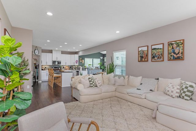 118 Stirling Way, Pataskala, OH 43062