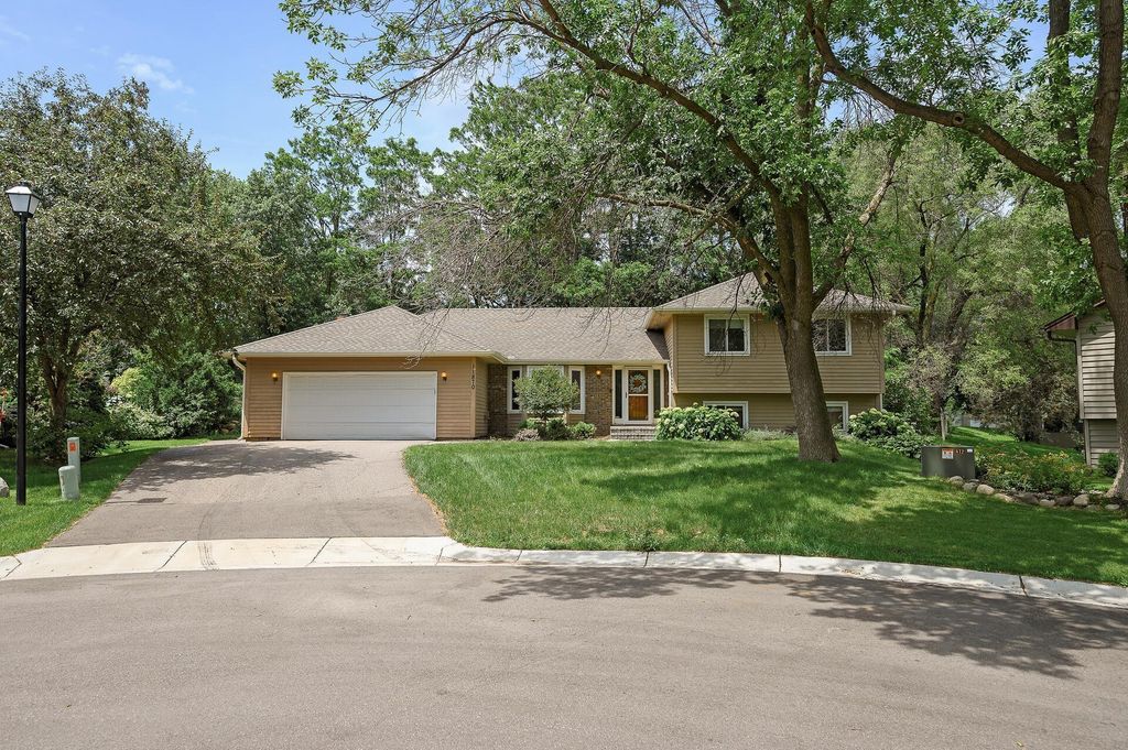 11870 63rd Place N, Maple Grove, MN 55369