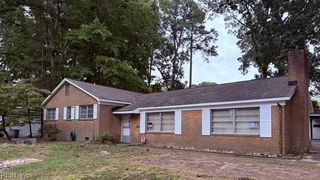 17 Balmoral DR, Hampton, VA 23669