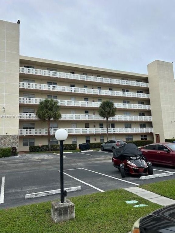 301 SE 3rd St 601, Dania Beach, FL 33004