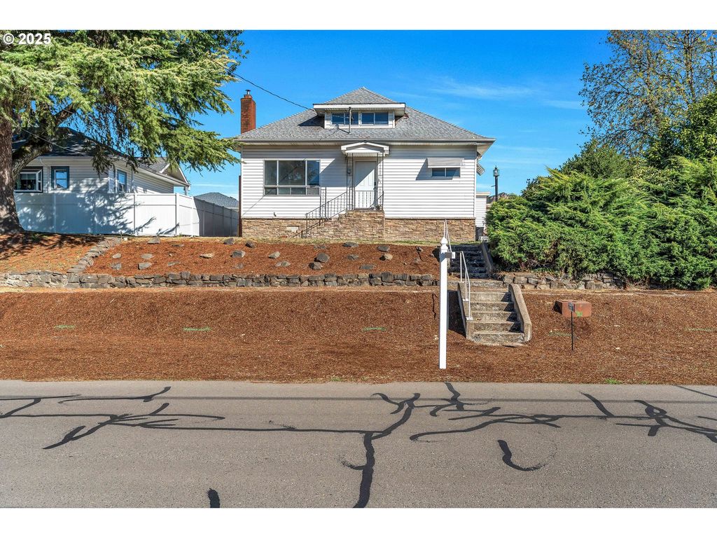 271 N 3RD St, Jefferson, OR 97352