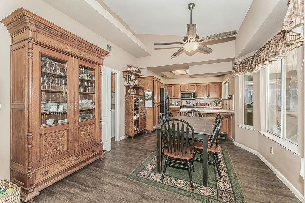 Image 10 of property listing at 8531 N Rowell Avenue, Fresno, CA 93720