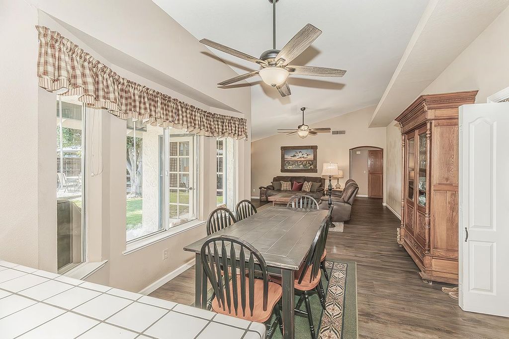 Image 12 of property listing at 8531 N Rowell Avenue, Fresno, CA 93720