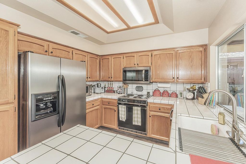 Image 15 of property listing at 8531 N Rowell Avenue, Fresno, CA 93720