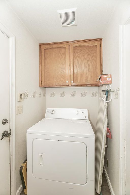 Image 17 of property listing at 8531 N Rowell Avenue, Fresno, CA 93720