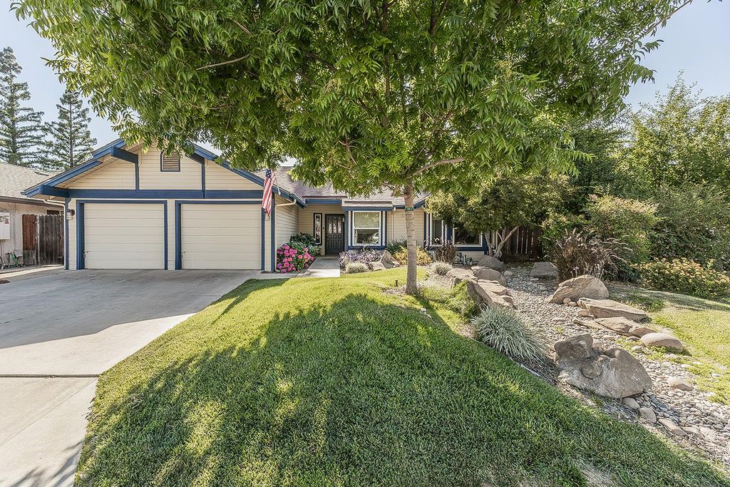 Image 2 of property listing at 8531 N Rowell Avenue, Fresno, CA 93720