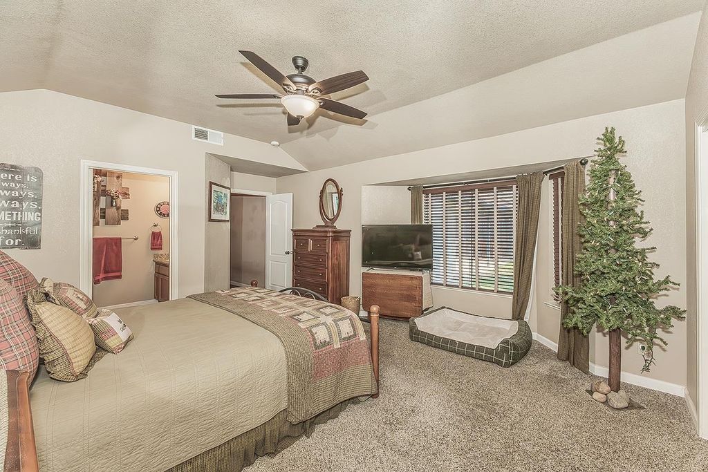 Image 20 of property listing at 8531 N Rowell Avenue, Fresno, CA 93720