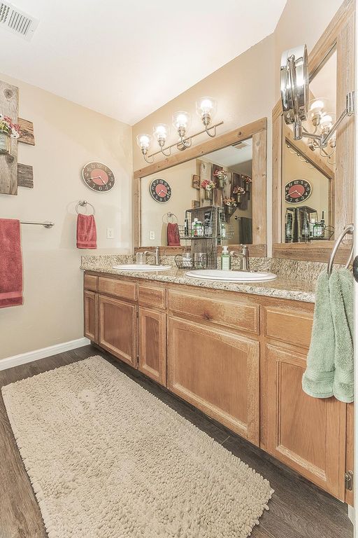 Image 22 of property listing at 8531 N Rowell Avenue, Fresno, CA 93720