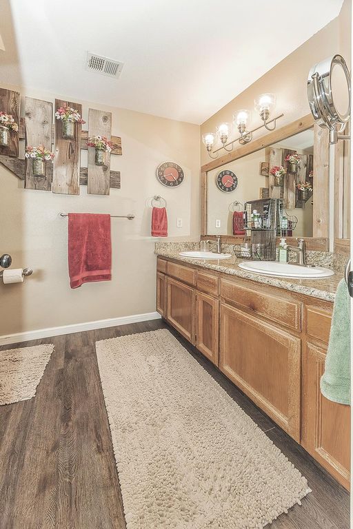 Image 23 of property listing at 8531 N Rowell Avenue, Fresno, CA 93720