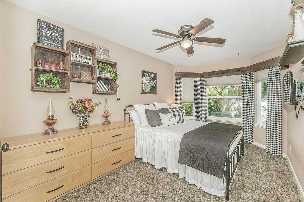 Image 25 of property listing at 8531 N Rowell Avenue, Fresno, CA 93720