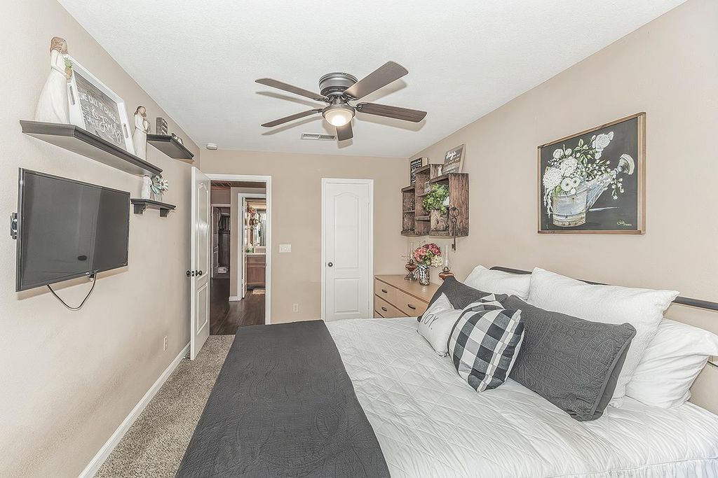Image 26 of property listing at 8531 N Rowell Avenue, Fresno, CA 93720
