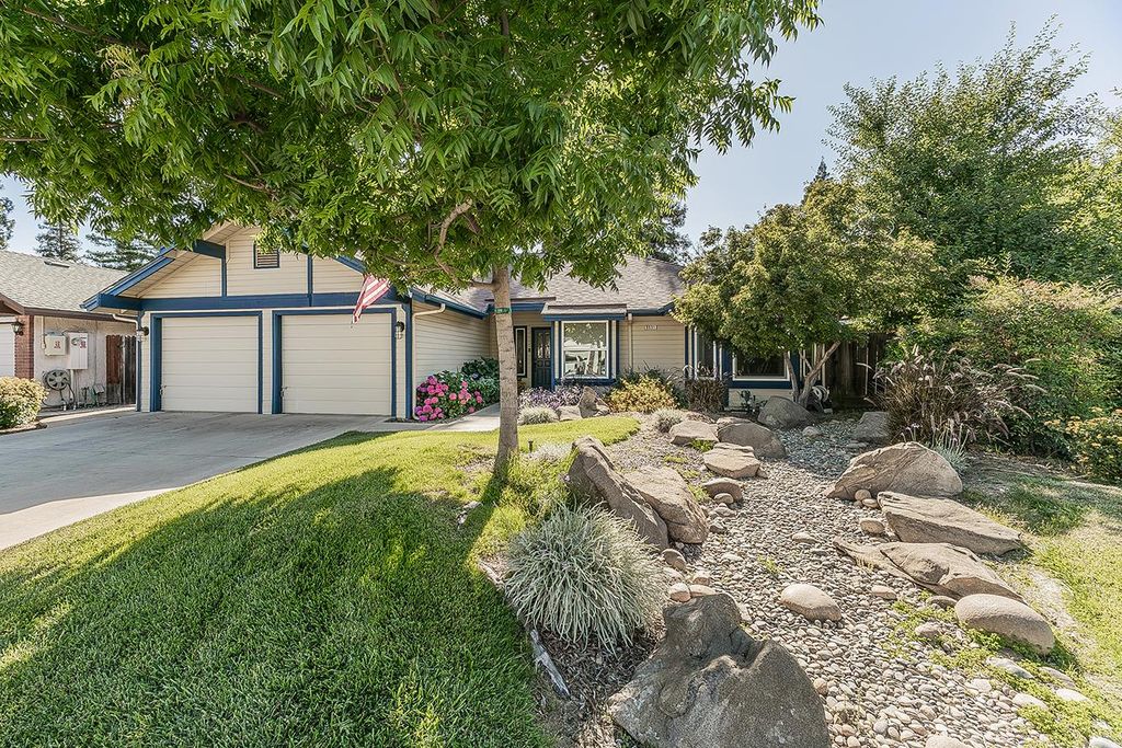 Image 3 of property listing at 8531 N Rowell Avenue, Fresno, CA 93720