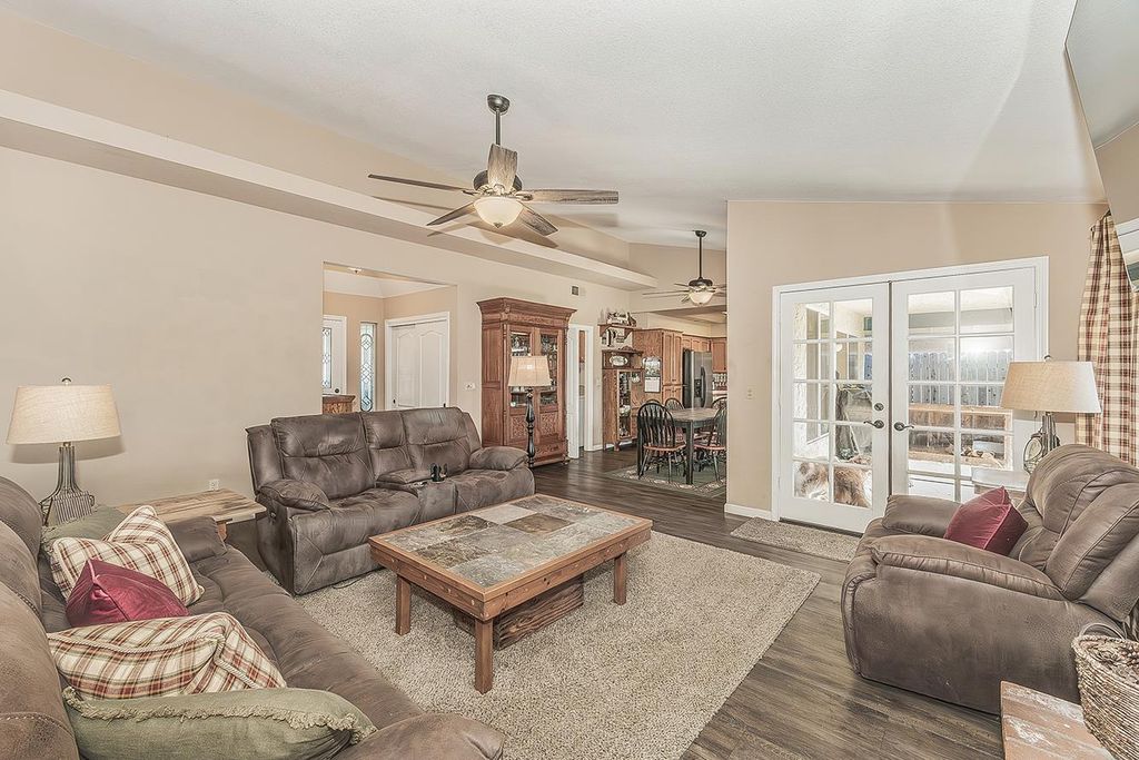 Image 7 of property listing at 8531 N Rowell Avenue, Fresno, CA 93720