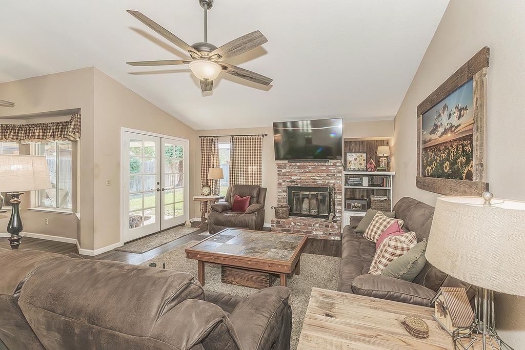 Image 8 of property listing at 8531 N Rowell Avenue, Fresno, CA 93720