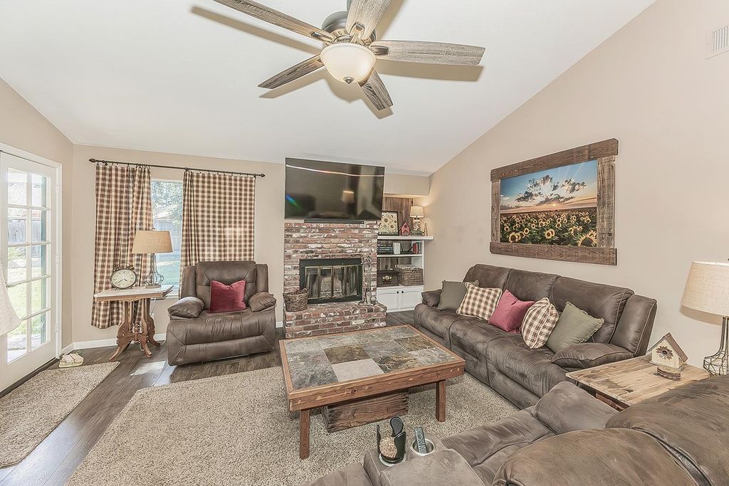 Image 9 of property listing at 8531 N Rowell Avenue, Fresno, CA 93720