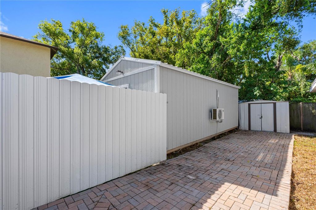 Image 2 of property listing at 1205 E SENECA AVENUE, Tampa, FL 33612