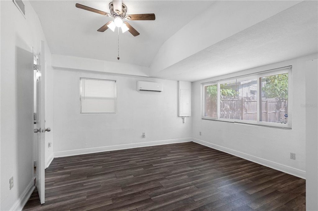 Image 11 of property listing at 1205 E SENECA AVENUE, Tampa, FL 33612