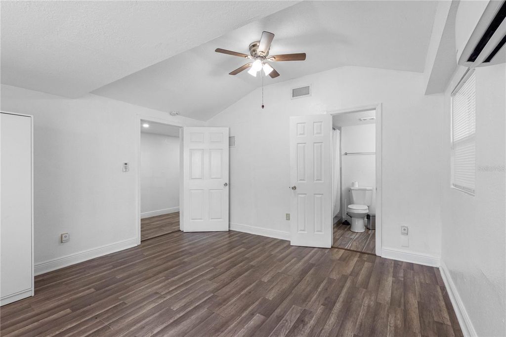 Image 12 of property listing at 1205 E SENECA AVENUE, Tampa, FL 33612