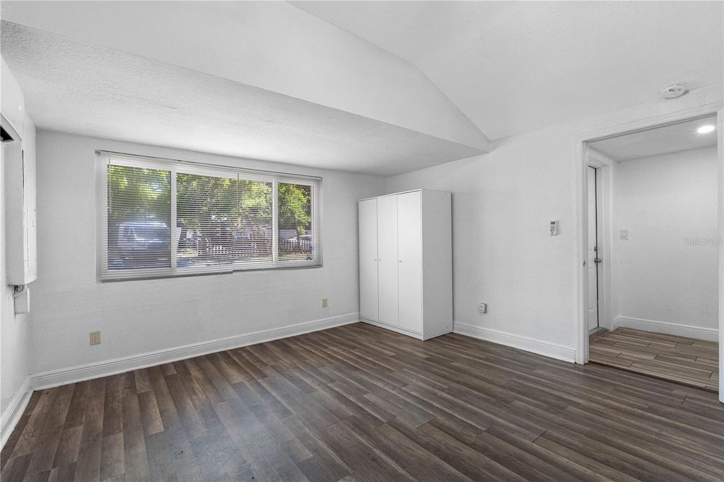 Image 13 of property listing at 1205 E SENECA AVENUE, Tampa, FL 33612
