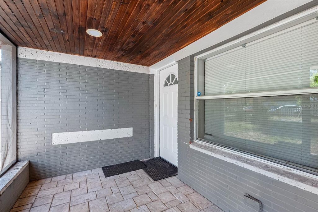 Image 16 of property listing at 1205 E SENECA AVENUE, Tampa, FL 33612