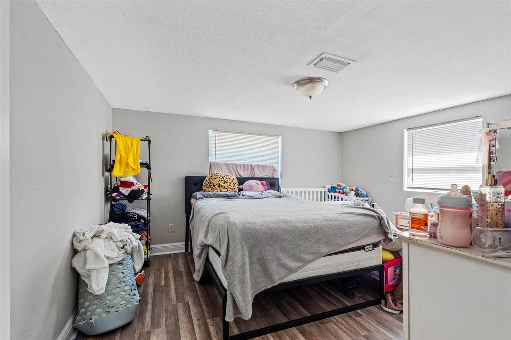 Image 17 of property listing at 1205 E SENECA AVENUE, Tampa, FL 33612