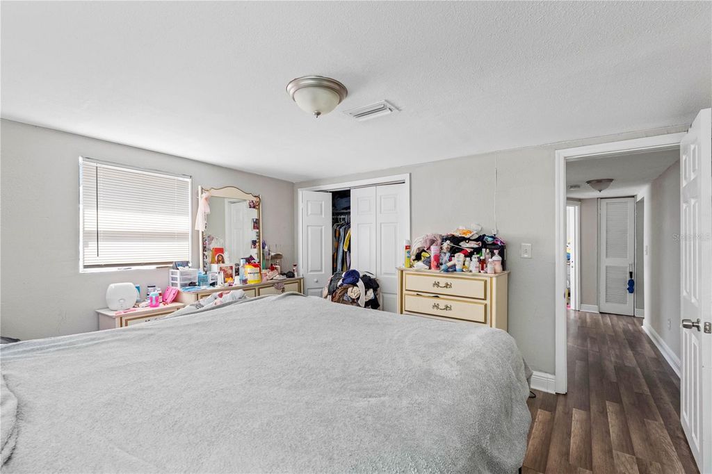Image 18 of property listing at 1205 E SENECA AVENUE, Tampa, FL 33612